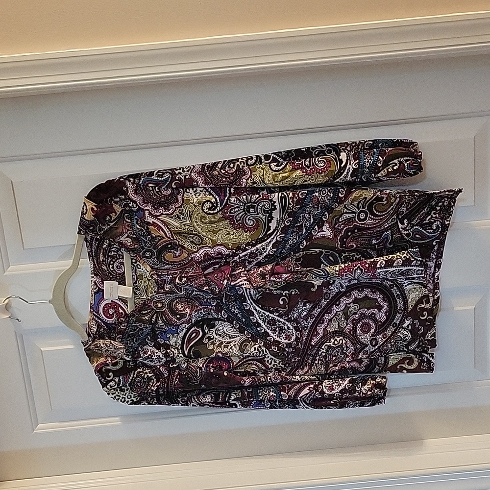 Chicos burgandy paisley print with ruffle small